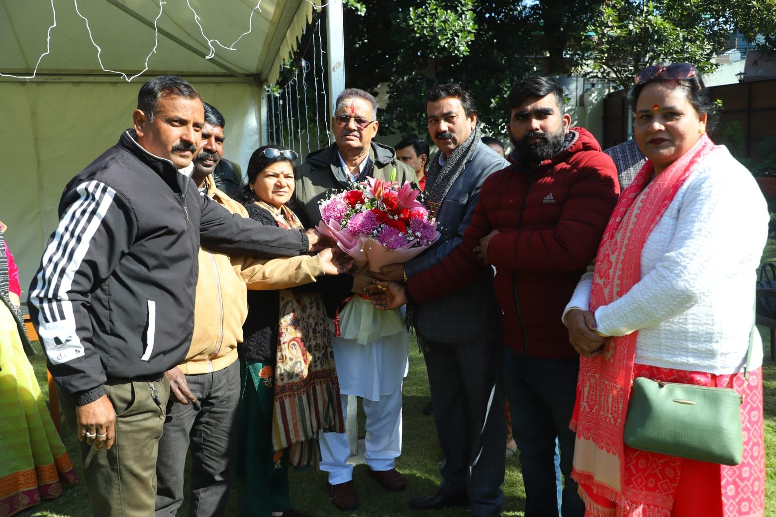 काबीना मंत्री के शासकीय आवास पर प्रदेश के विभिन्न स्थानों से आये हुए महानुभावों, जनप्रतिनिधियों एवं पार्टी कार्यकर्ताओं से मुलाकात की और उन्हें नववर्ष की शुभकामनाऐं दी